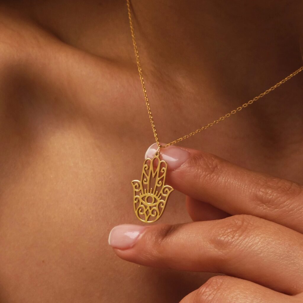 18K Gold Hamsa Necklace (Etsy)